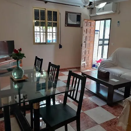 Disfruta De Un Barrio Tranquilo Alcala de Guadaira